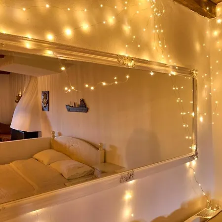 Thalassoxyla Thalassa